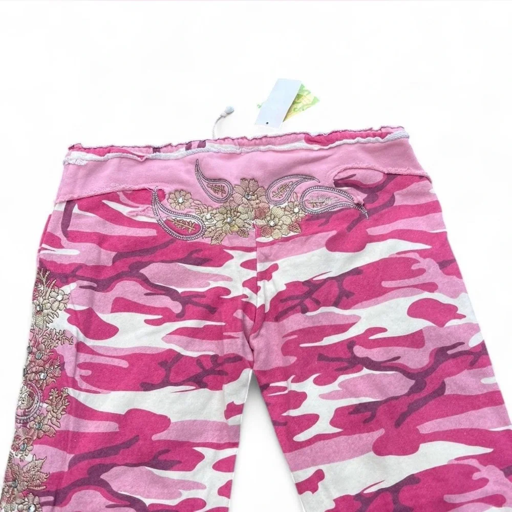 Stylish Pink Camouflage Capris - Picture 2 of 5